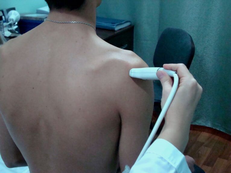 Modern physiotherapy will help to cope with the symptoms of shoulder arthrosis in the early stages